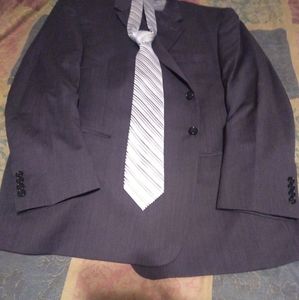 A Dark Gray 2 Button Pronto Uomo Suit. 50R 46/48 waist 32 length. Flat Front.